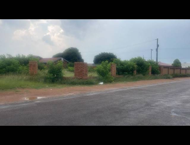 LAND FOR SALE IN MABOPANE UNIT B